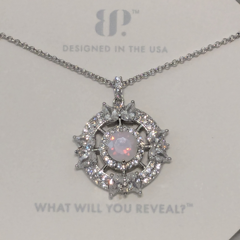 Elegant Silver Necklace with Moonstone Gemstone - Picture 2 of 3